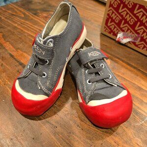 Boys Keen Sneakers Size 9  **Good Condition!!**